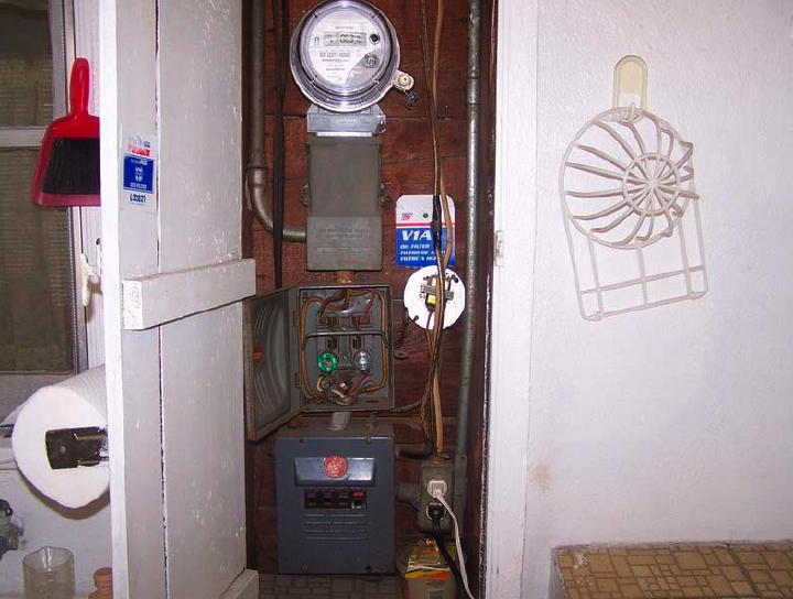 The SCE "smart" meter that was originally installed in JN's home